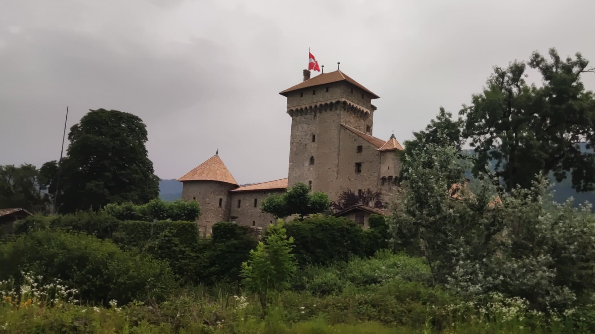 Prise de vue du château d'Avully