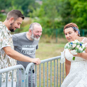 La mariée avec ces artificiers